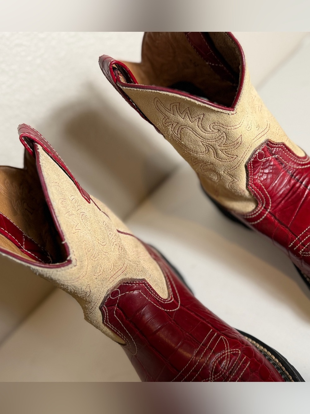Ariat~Fatbaby~Red~Croc-Embossed~Leather & Cream~Suede~Short Shaft~Boots~Size 10 - Picture 8 of 16
